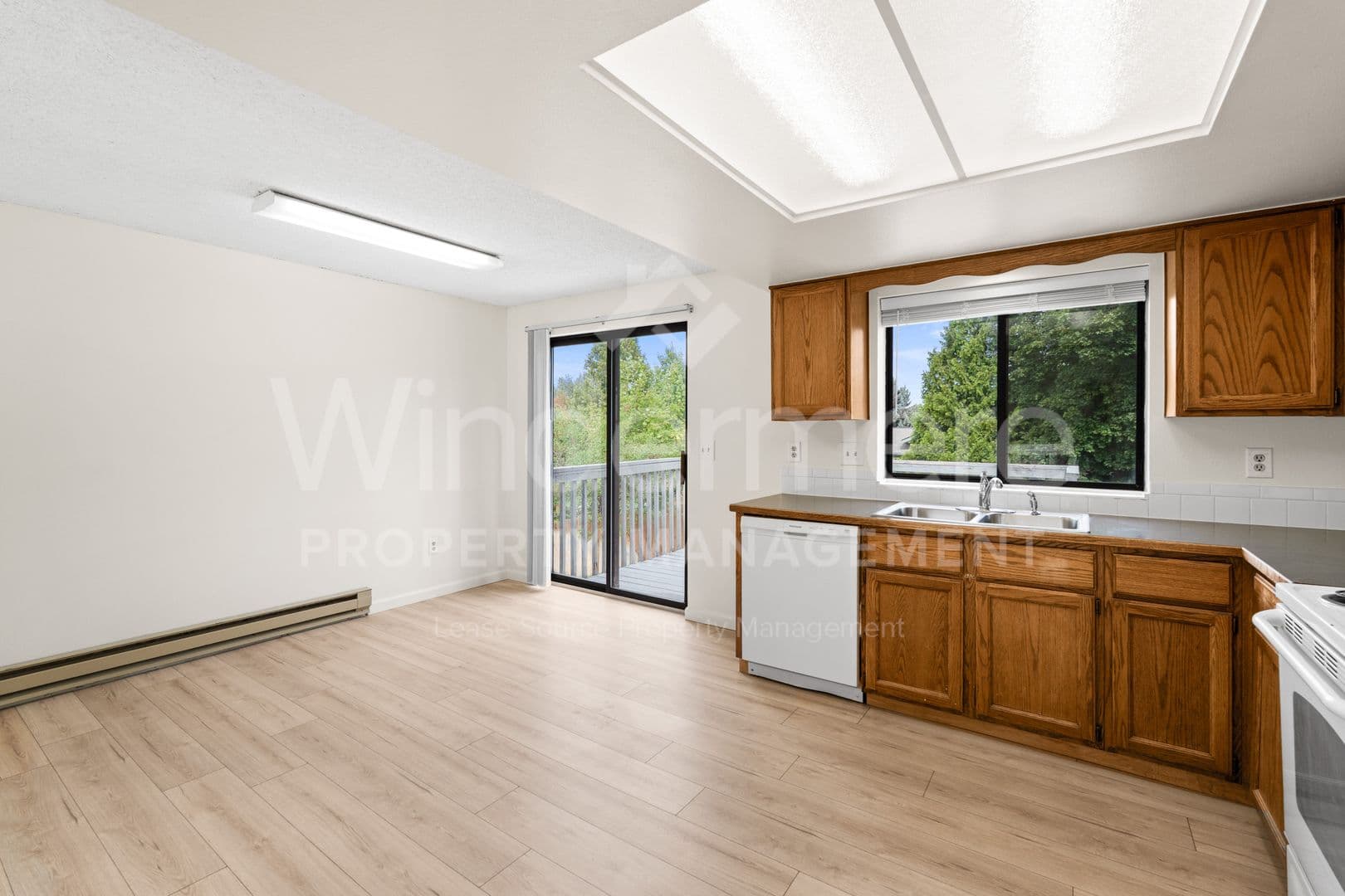 Mead House: 3503 E Clover Park