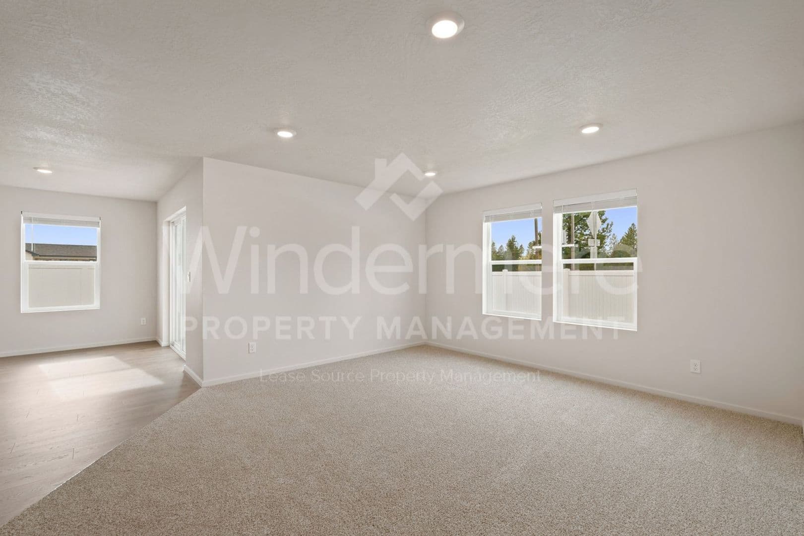 Deer Park House: 112 S Pippin Ave