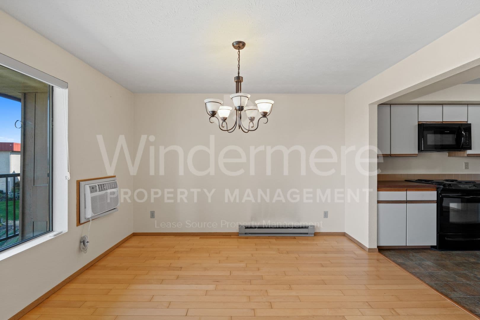 Spokane House: 168 S Coeur d'Alene St