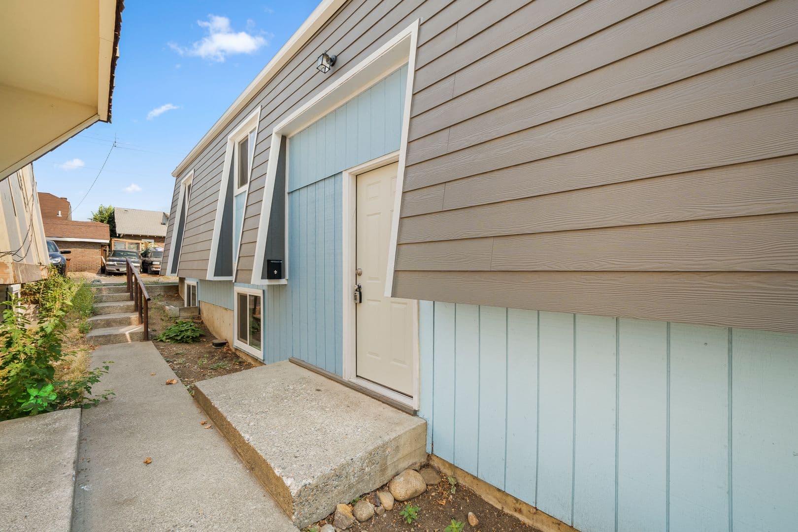 Spokane Apartment: 107 E Courtland