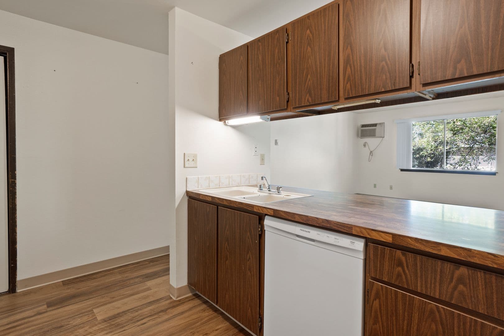 Spokane Valley Apartment: 22 N Skipworth