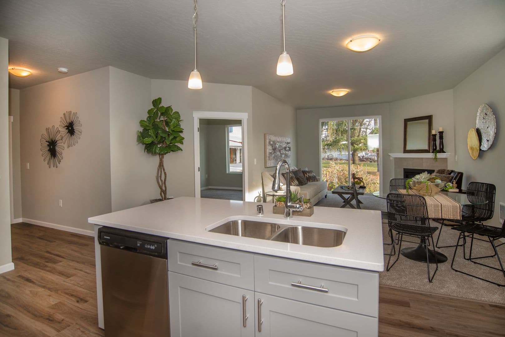 Spokane Valley Apartment: 402 N. Mayhew Ln