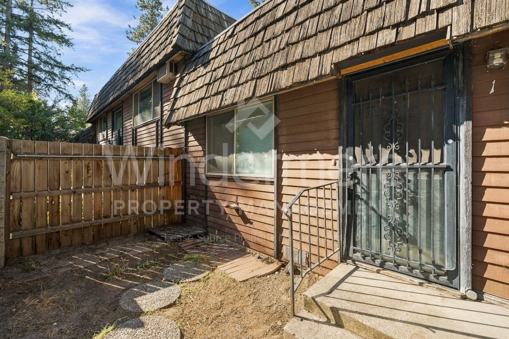 Spokane Apartment: 1021 W 15th
