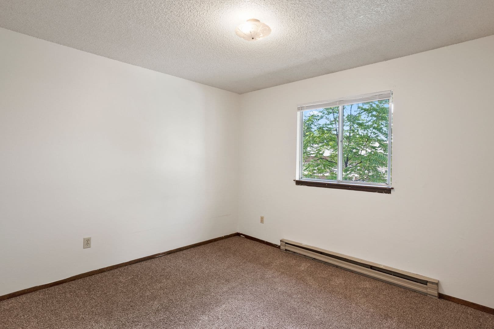 Spokane Valley Apartment: 22 N Skipworth