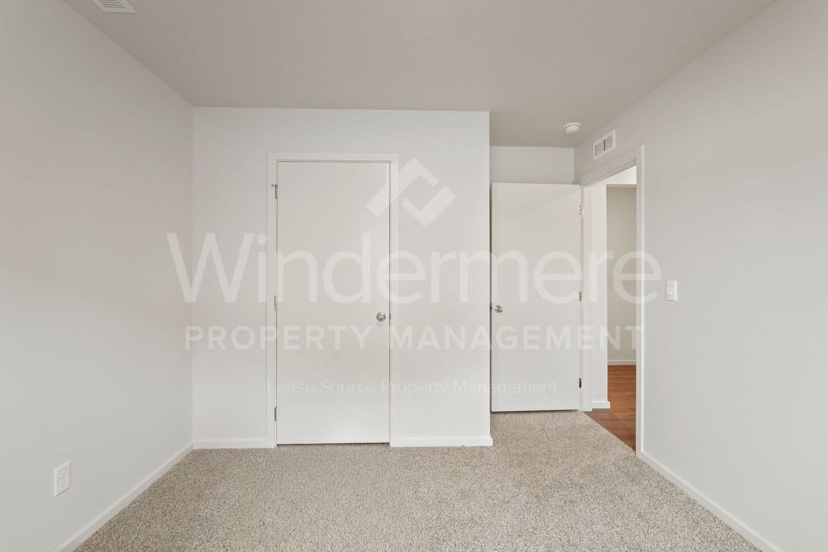 Deer Park House: 112 S Pippin Ave