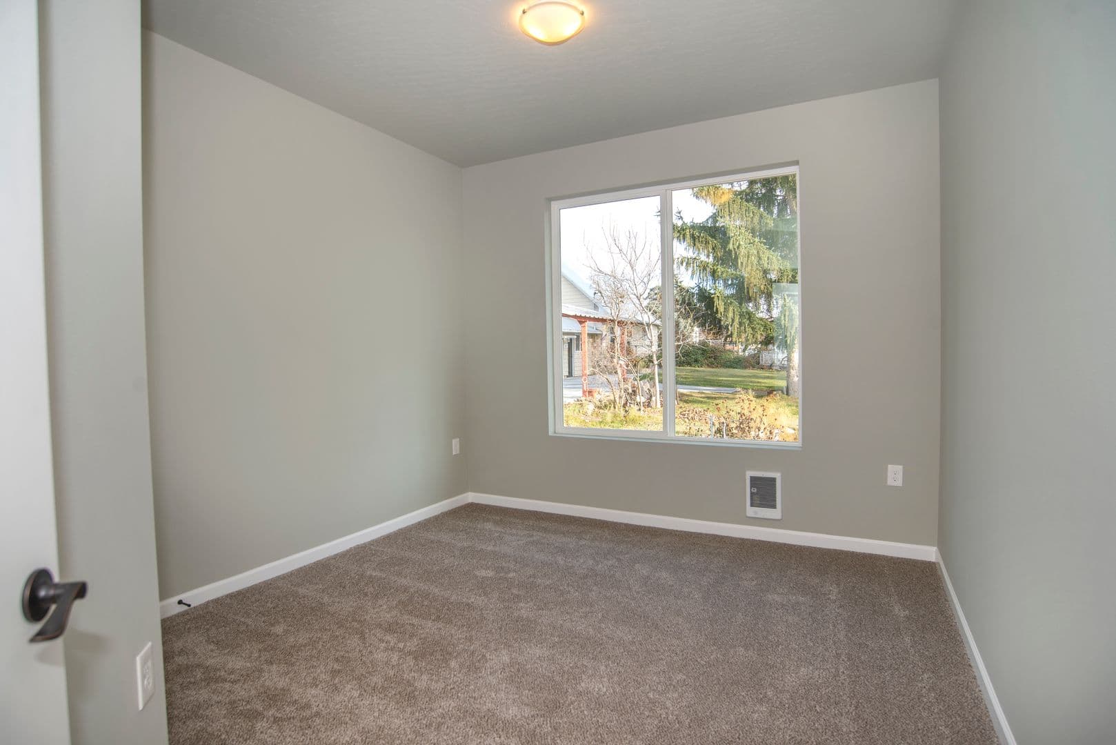 Spokane Valley Apartment: 402 N. Mayhew Ln