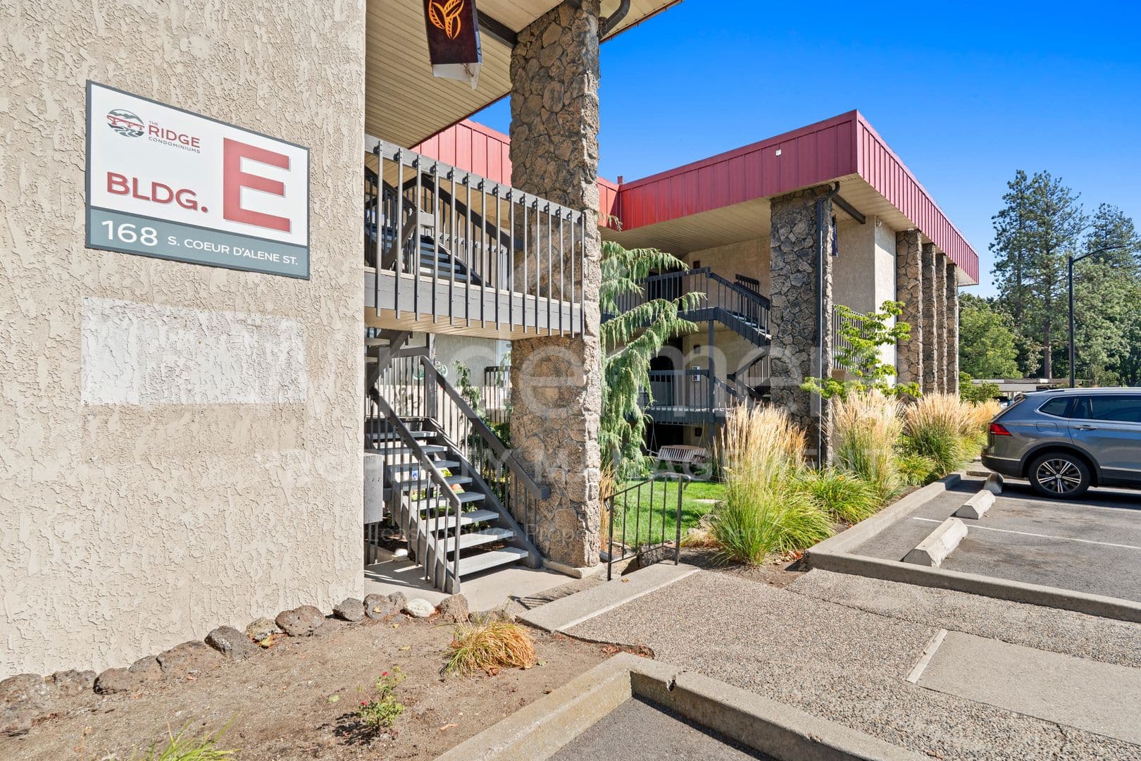 Spokane House: 168 S Coeur d'Alene St