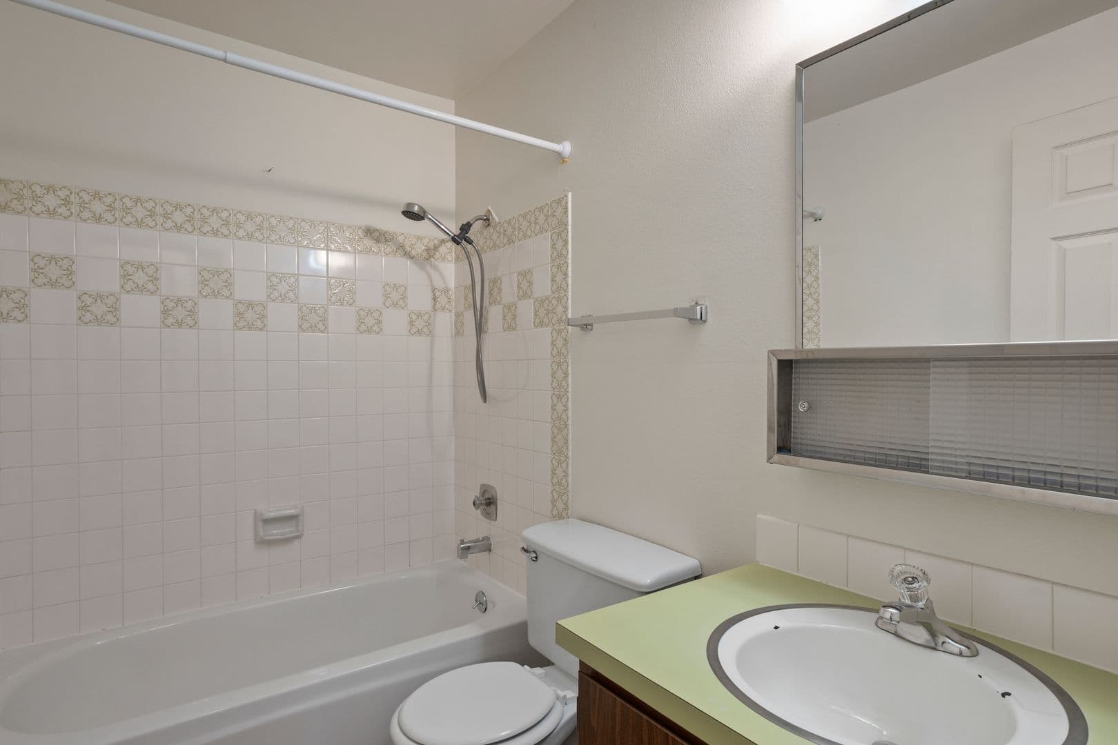 Spokane Valley Apartment: 22 N Skipworth