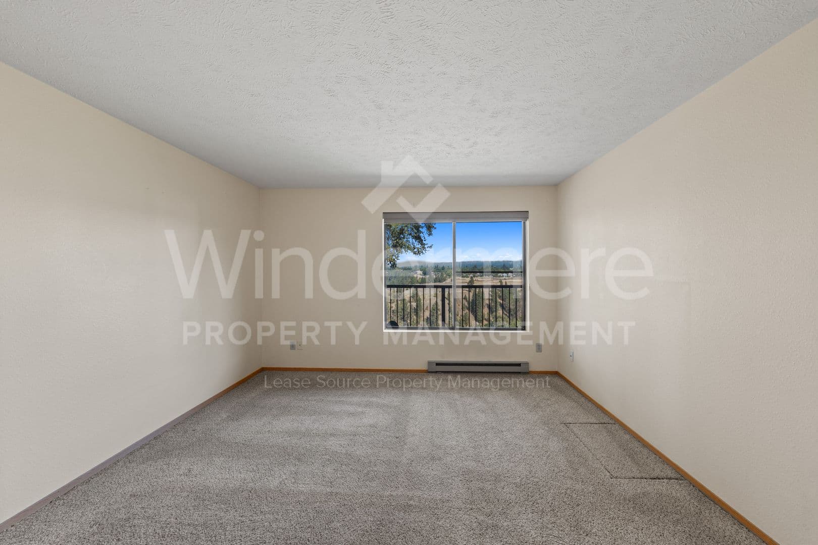Spokane House: 168 S Coeur d'Alene St