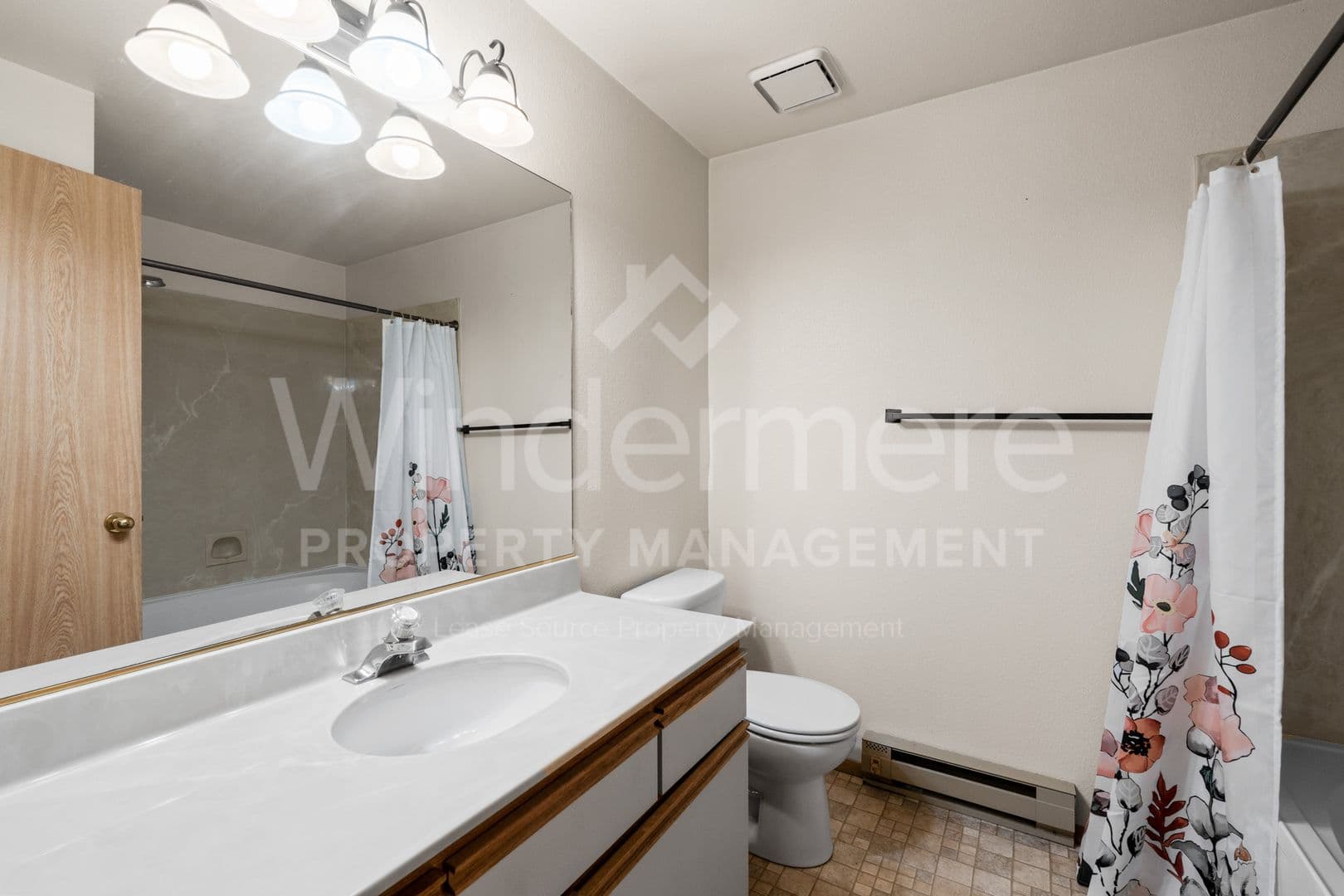 Spokane House: 168 S Coeur d'Alene St