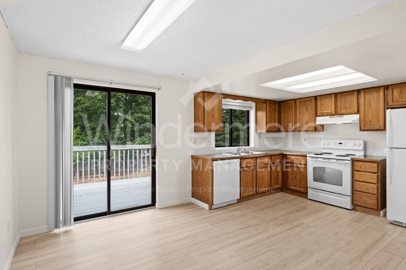 Mead House: 3503 E Clover Park