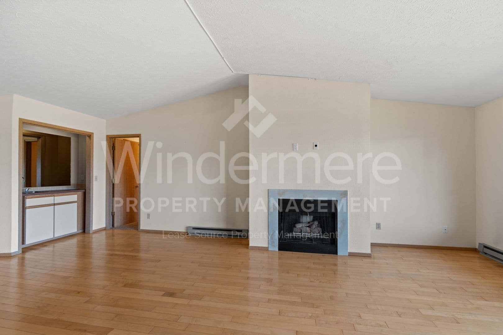 Spokane House: 168 S Coeur d'Alene St