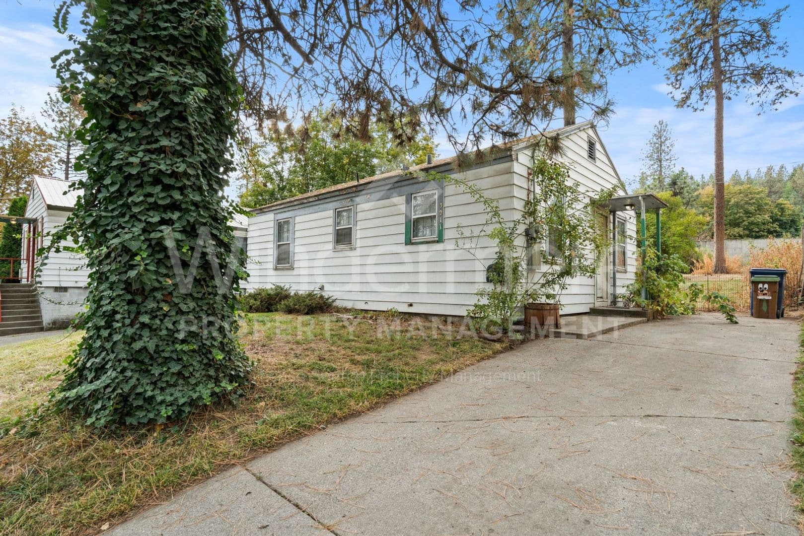 Spokane House: 3211 W North Loop