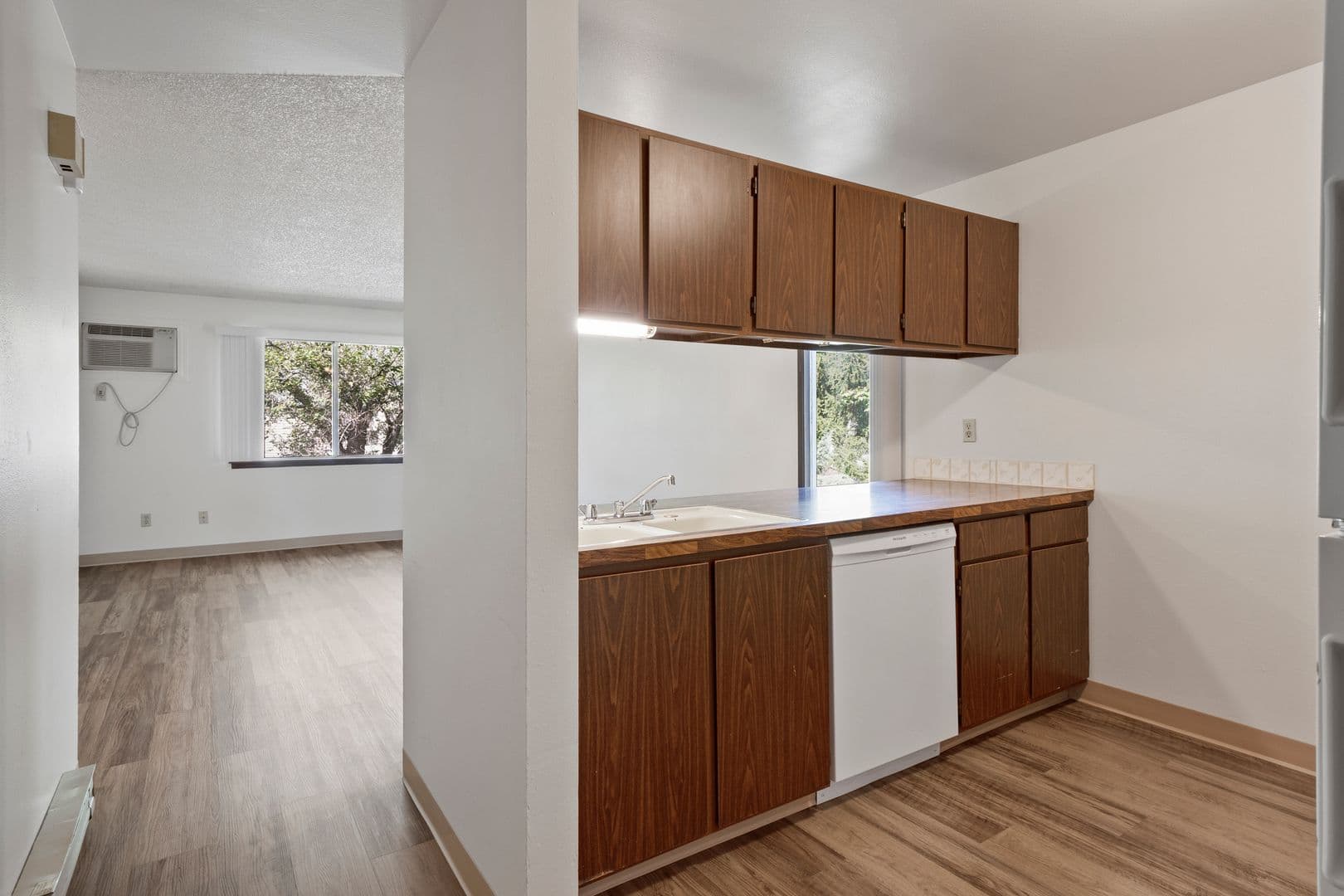 Spokane Valley Apartment: 22 N Skipworth