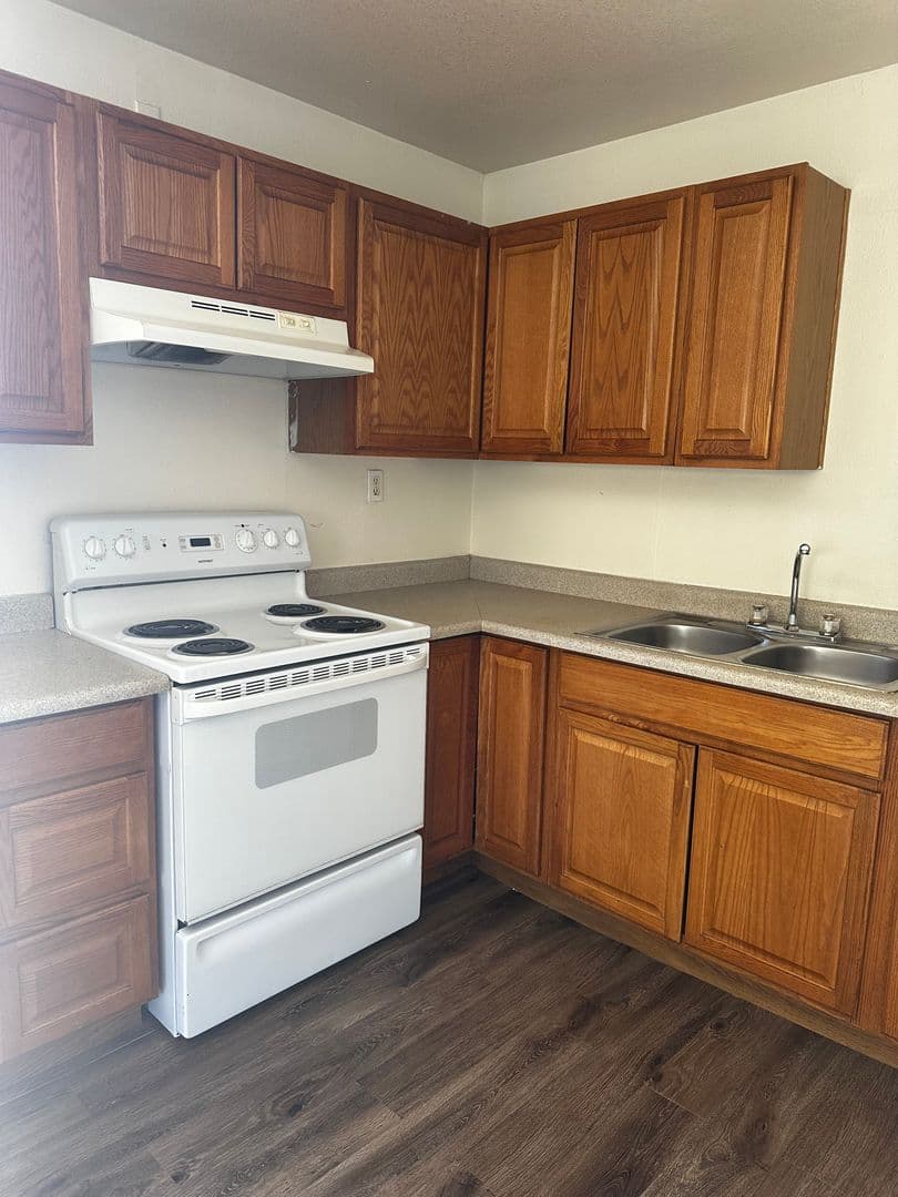 Las Vegas Apartment: 303 E. Harmon Ave