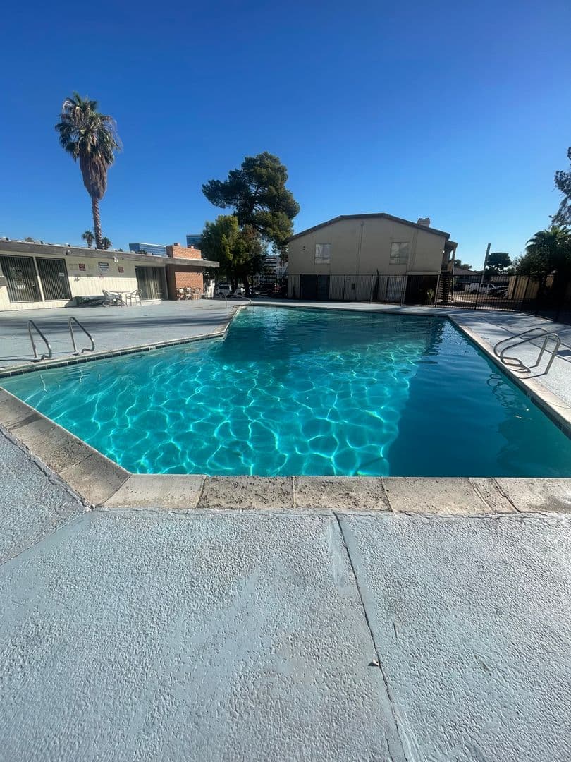 Las Vegas Apartment: 303 E. Harmon Ave