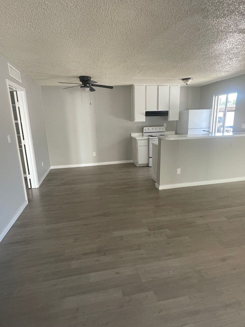 Las Vegas Apartment: 303 E. Harmon Ave