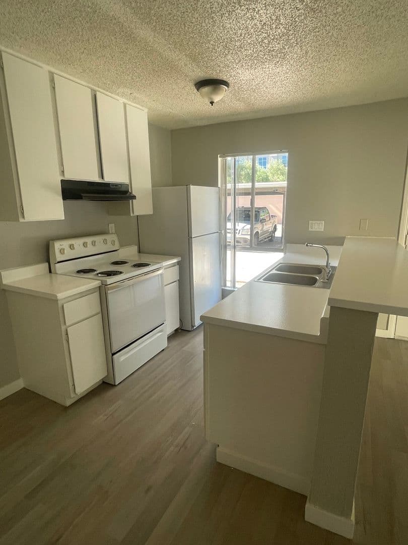 Las Vegas Apartment: 303 E. Harmon Ave