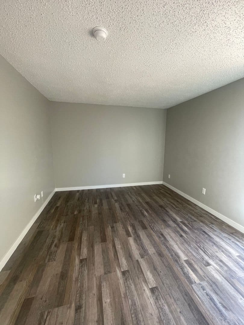 Las Vegas Apartment: 303 E. Harmon Ave