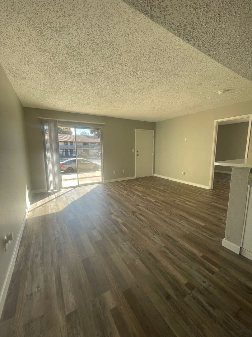 Las Vegas Apartment: 303 E. Harmon Ave