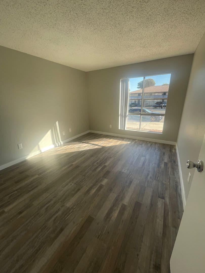 Las Vegas Apartment: 303 E. Harmon Ave