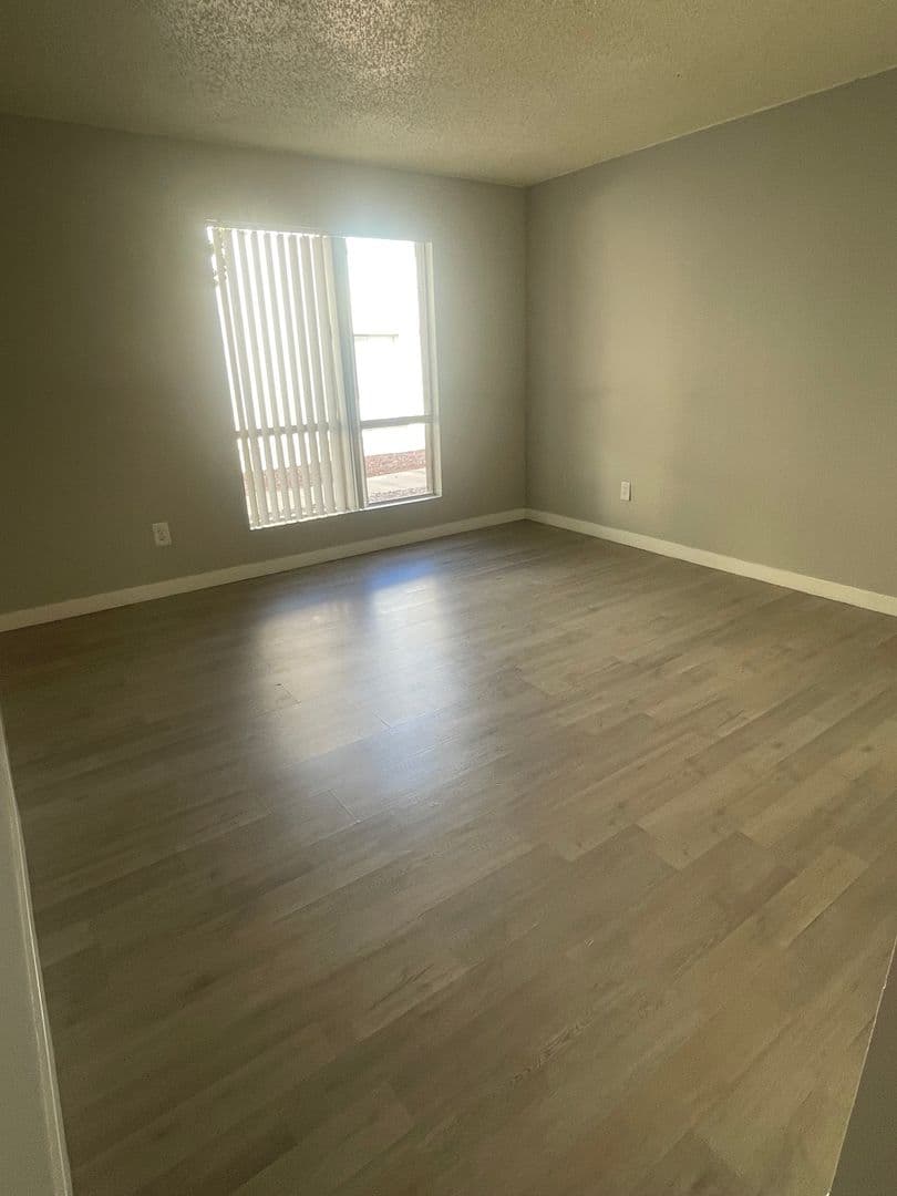 Las Vegas Apartment: 303 E. Harmon Ave