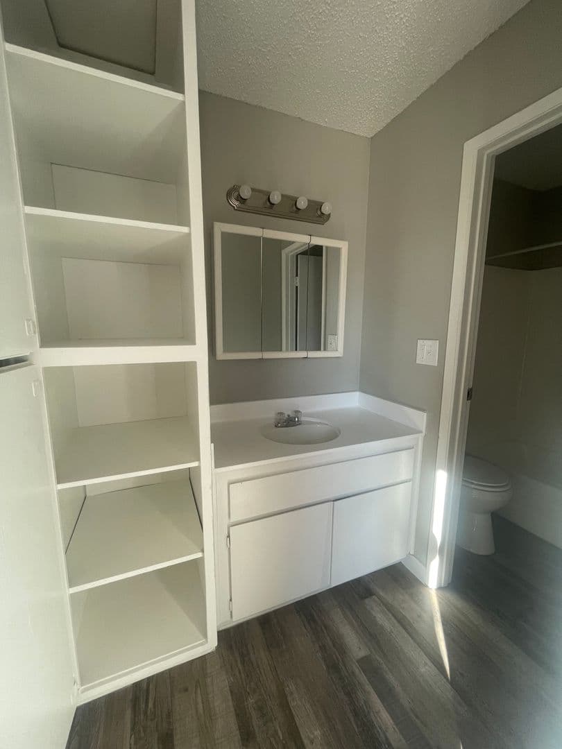 Las Vegas Apartment: 303 E. Harmon Ave