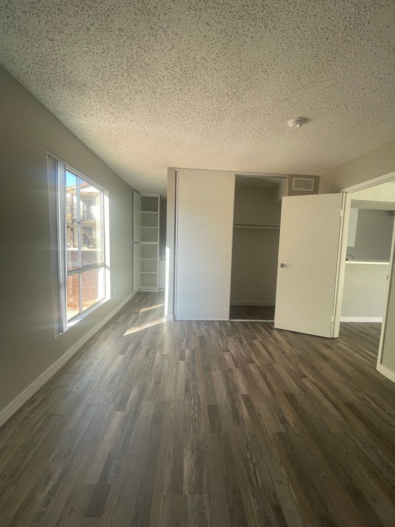 Las Vegas Apartment: 303 E. Harmon Ave