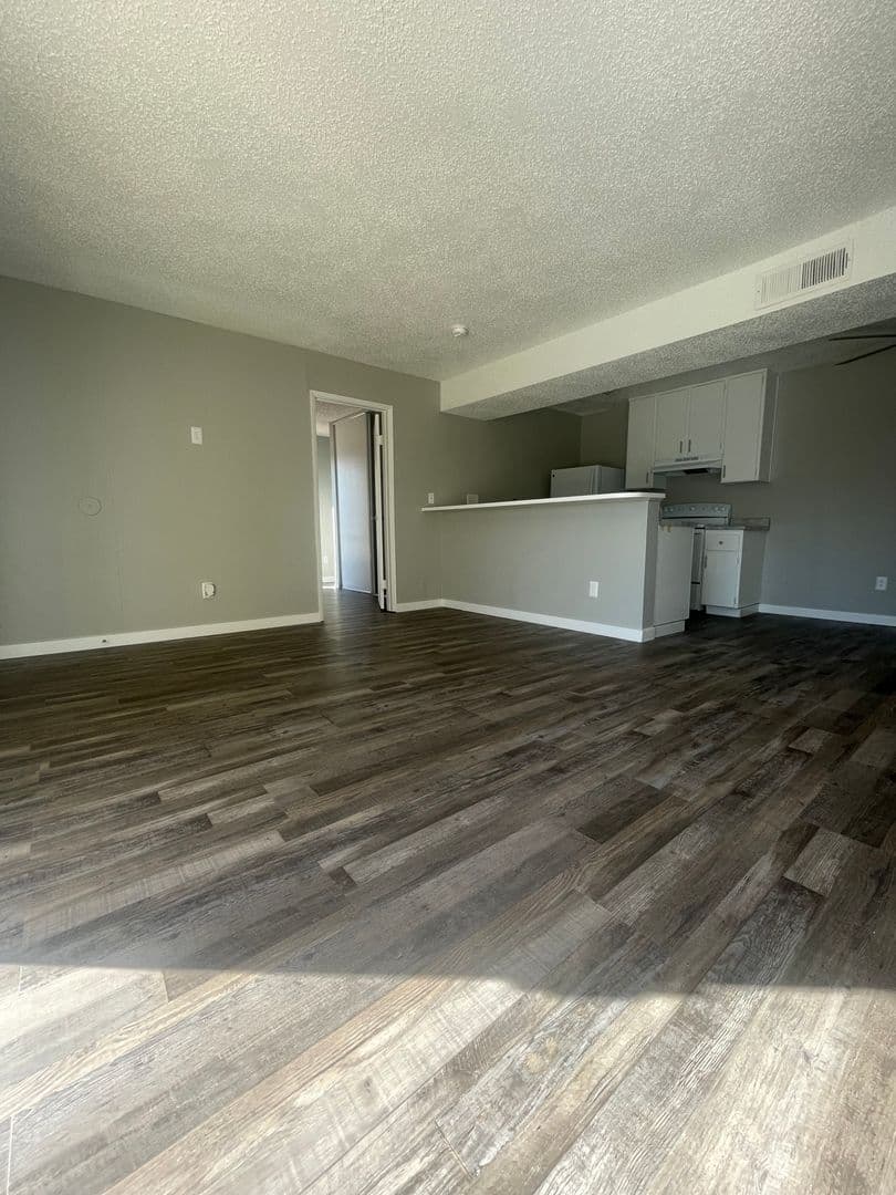 Las Vegas Apartment: 303 E. Harmon Ave