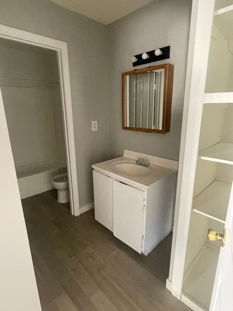 Las Vegas Apartment: 303 E. Harmon Ave