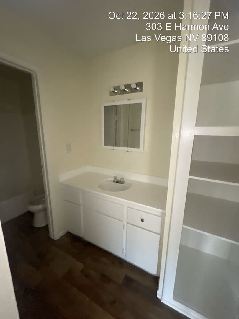 Las Vegas Apartment: 303 E. Harmon Ave