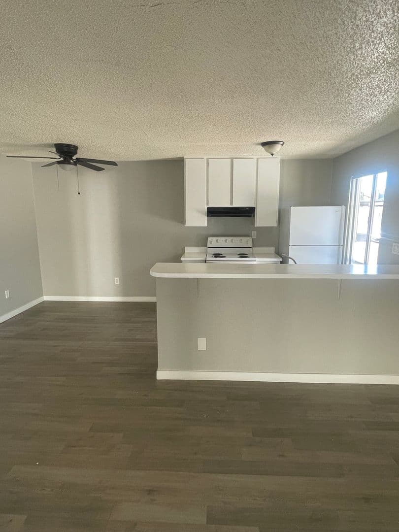Las Vegas Apartment: 303 E. Harmon Ave
