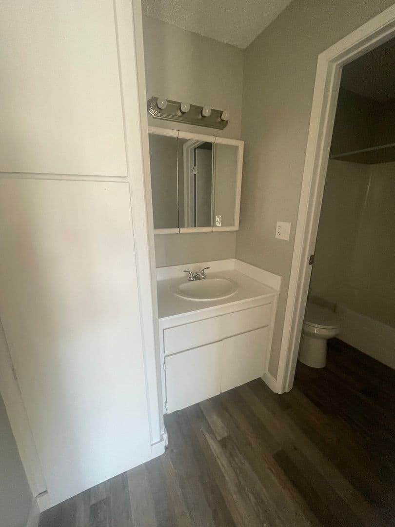 Las Vegas Apartment: 303 E. Harmon Ave