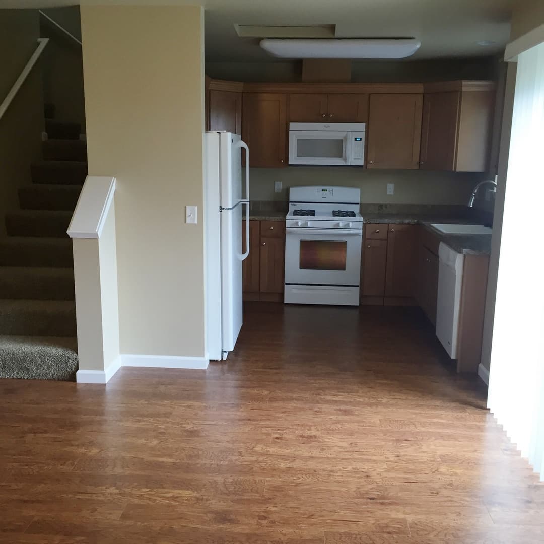 Lynden Apartment: 1939 N Prairie Ln