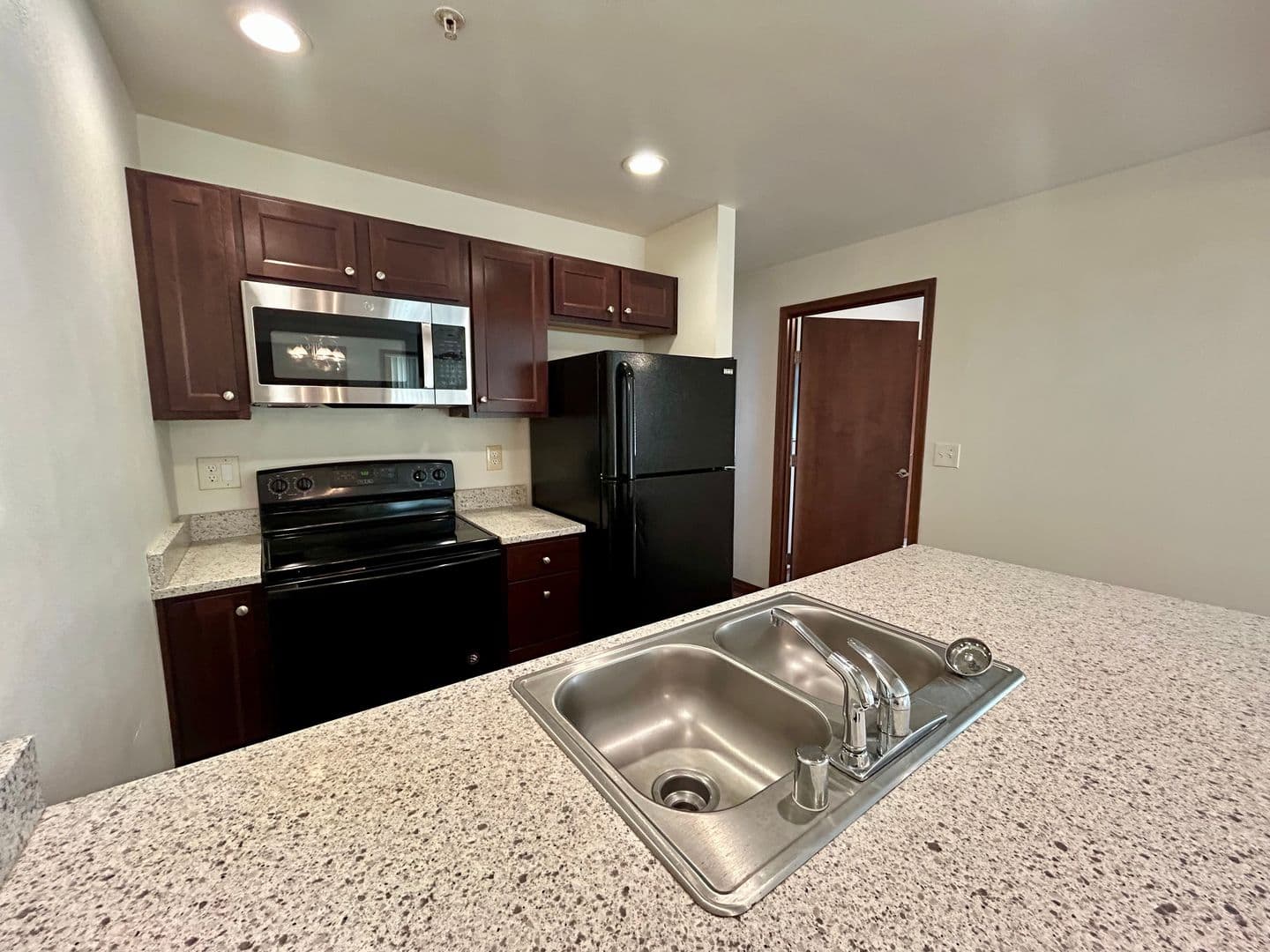 Lynden Apartment: 2232 Mercedes Pl