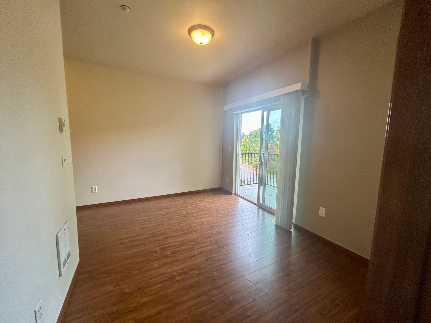 Bellingham Apartment: 3900 Deemer Rd