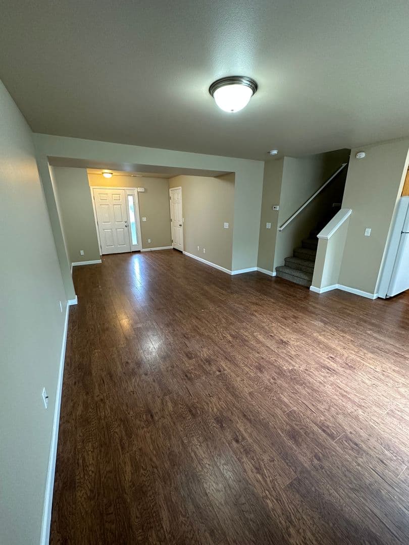 Lynden Apartment: 1975 N Prairie Ln