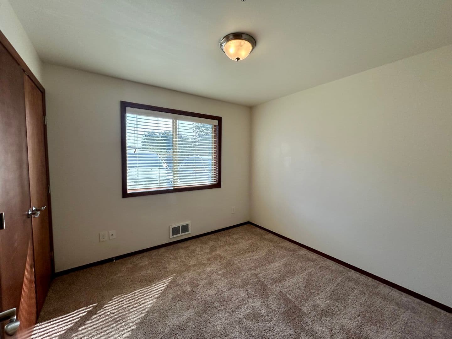 Lynden Apartment: 2232 Mercedes Pl