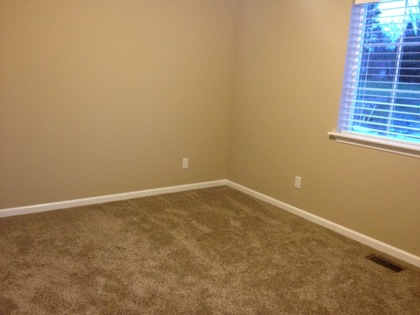 Ferndale Apartment: 2143 Siddle St