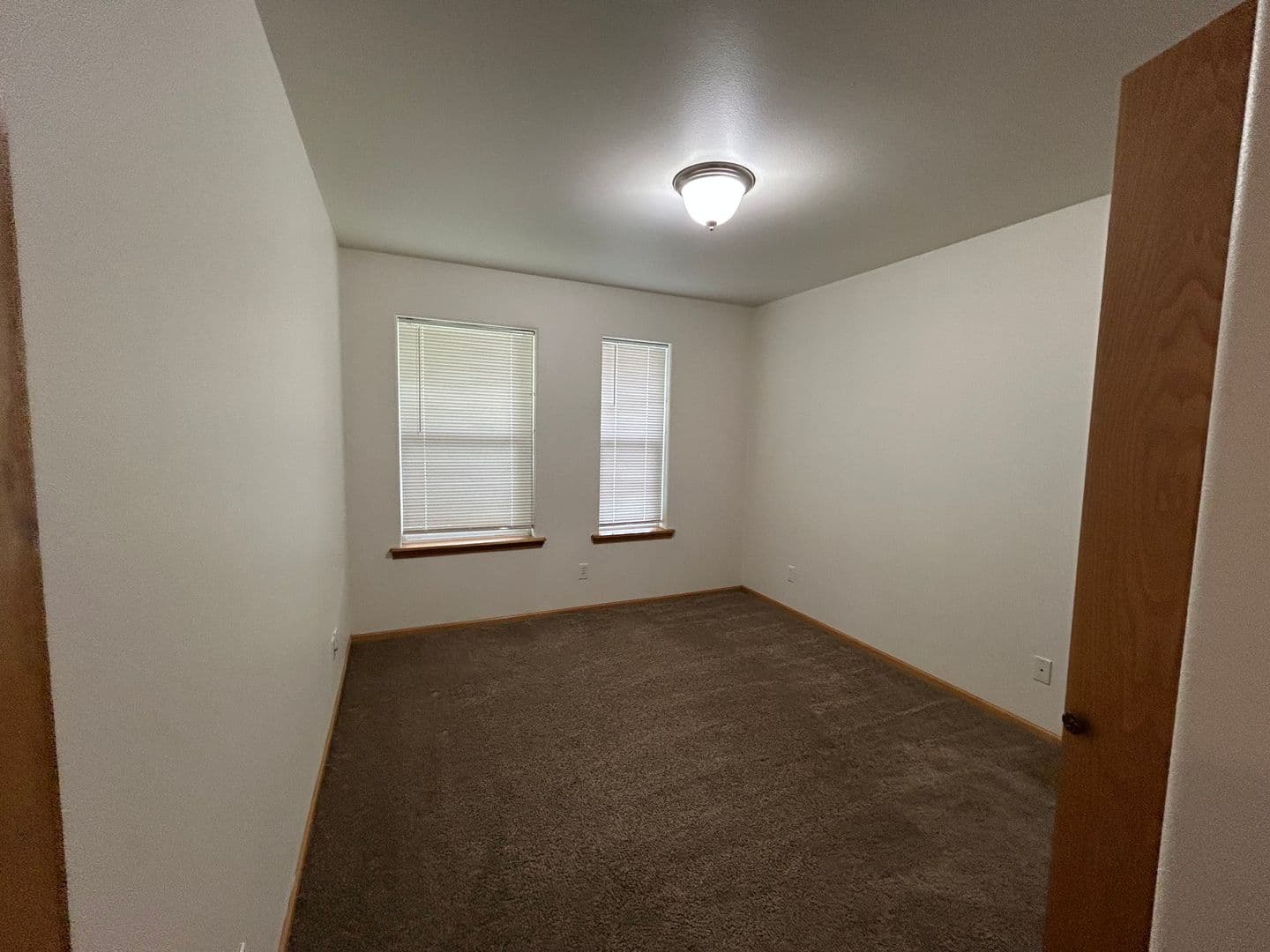 Lynden Apartment: 733 Judson St