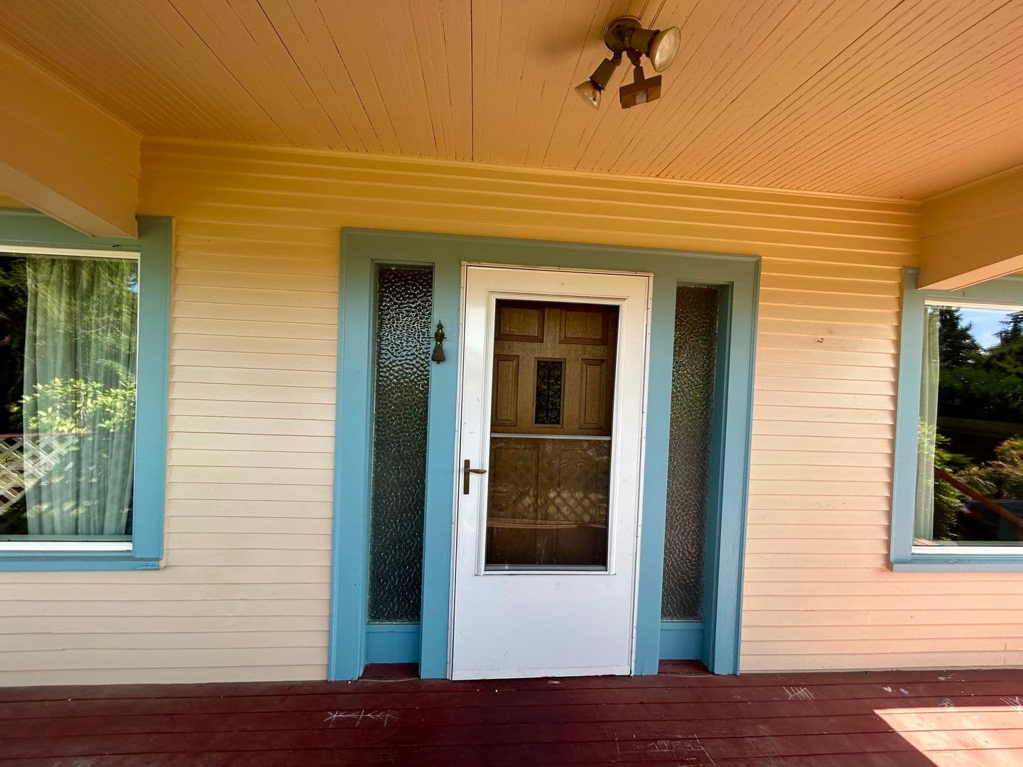Bellingham House: 2516 Huron St