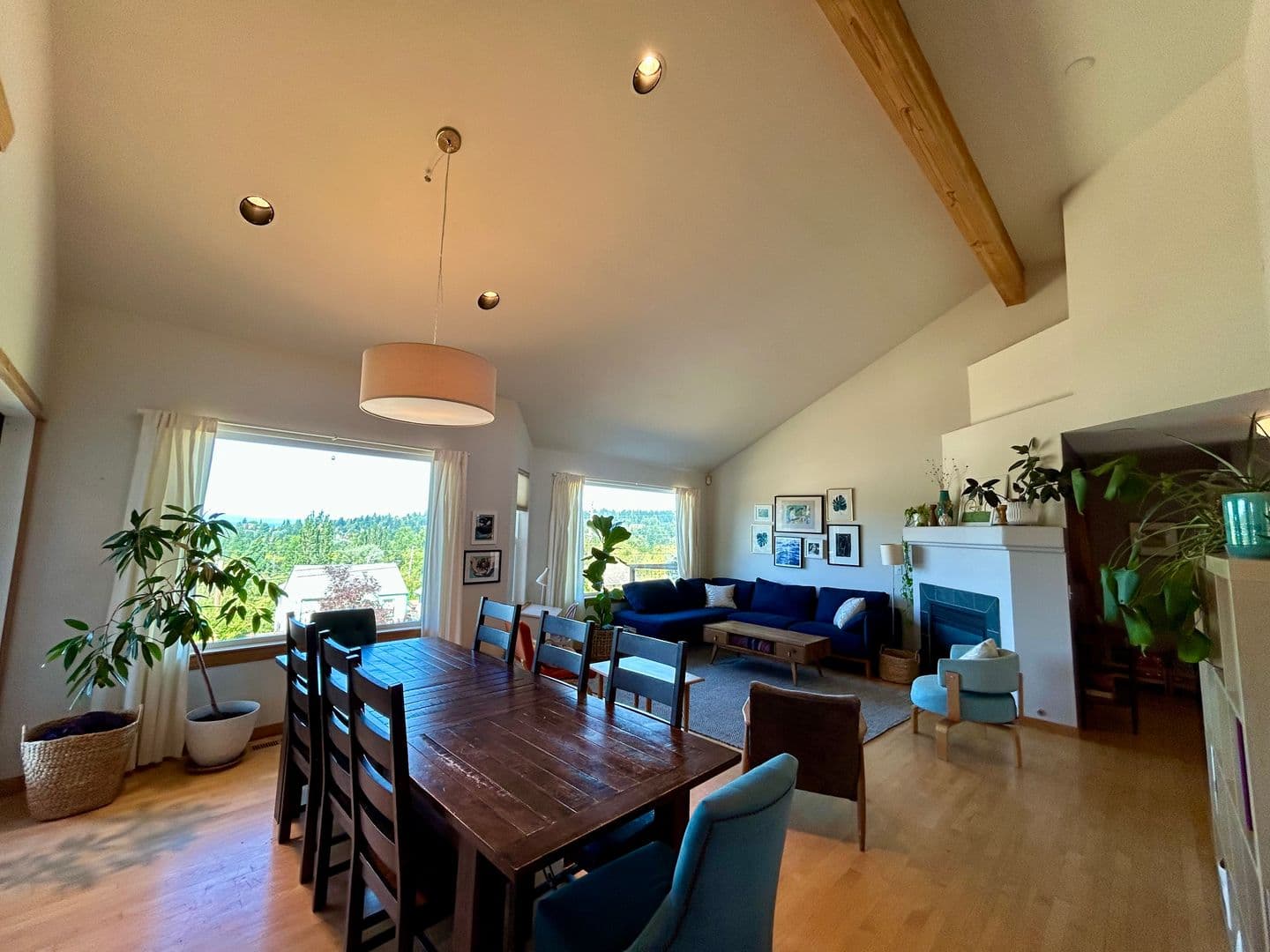 Bellingham House: 1611 S 34th St