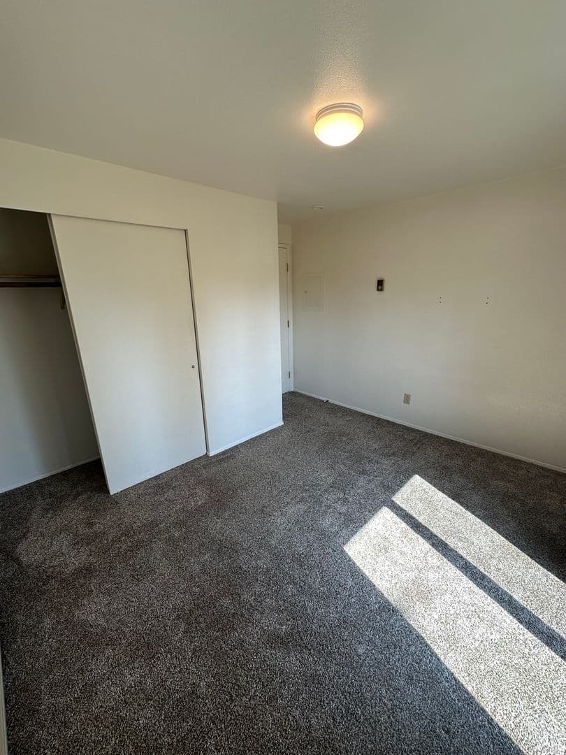 Lynden Apartment: 1300 Main St #A,B,C,D