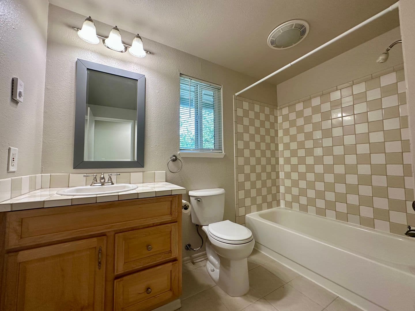 Bellingham House: 1702 34th St