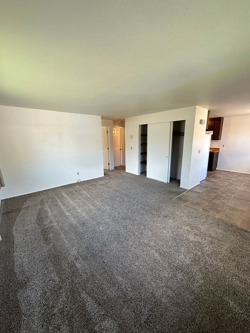 Lynden Apartment: 1300 Main St #A,B,C,D