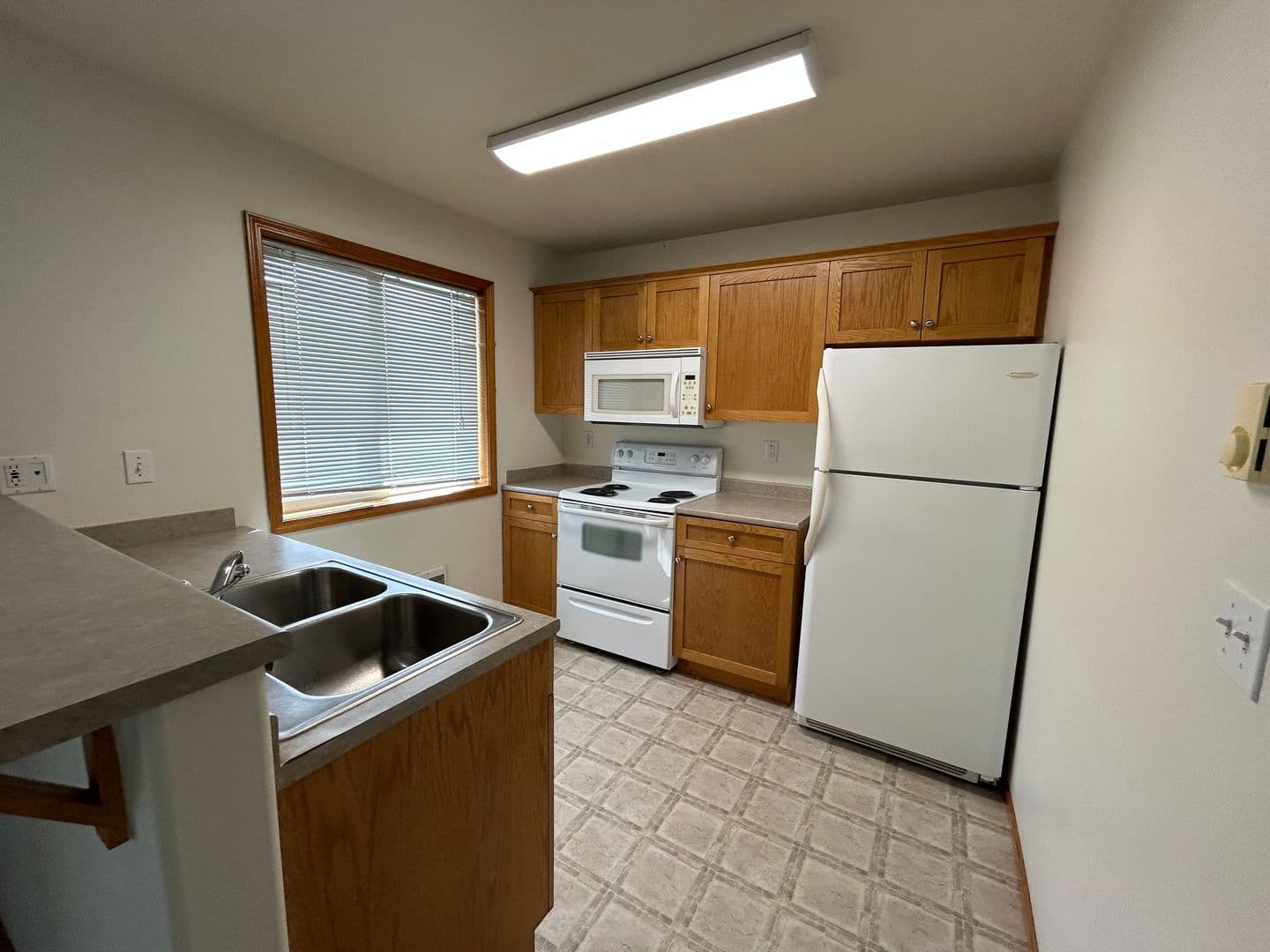 Lynden Apartment: 733 Judson St