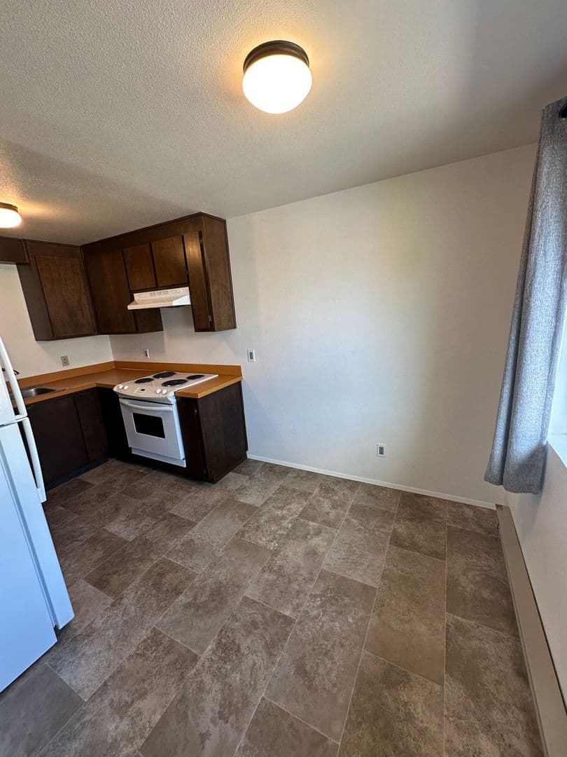 Lynden Apartment: 1300 Main St #A,B,C,D