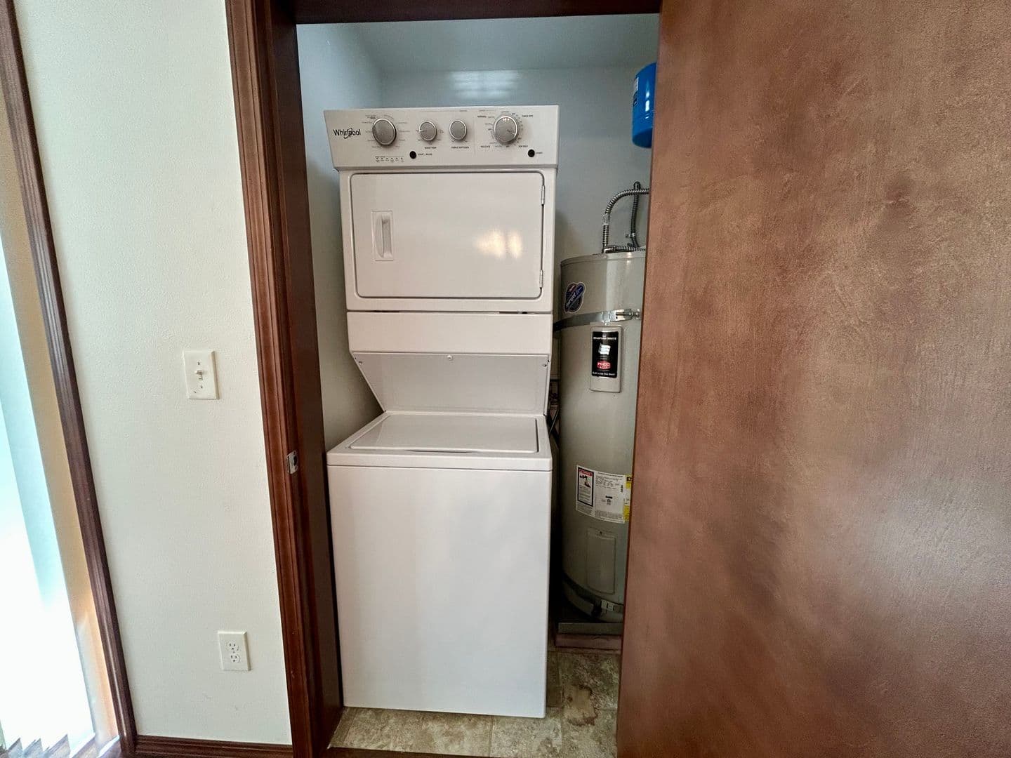 Lynden Apartment: 2232 Mercedes Pl