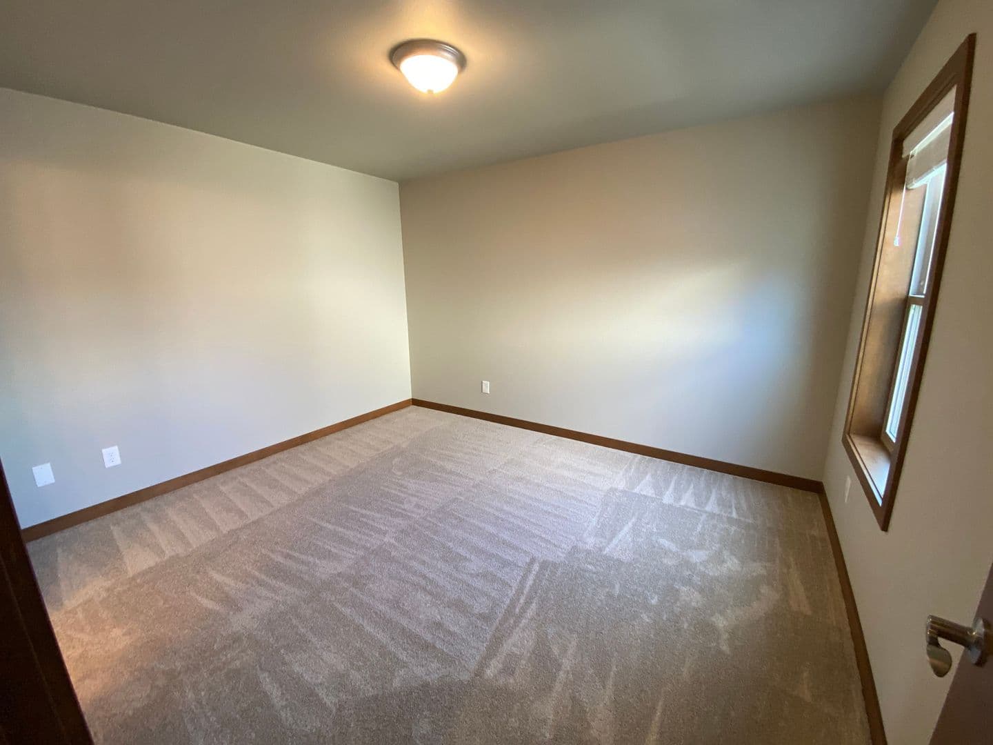 Lynden Apartment: 2073 Aaron Dr