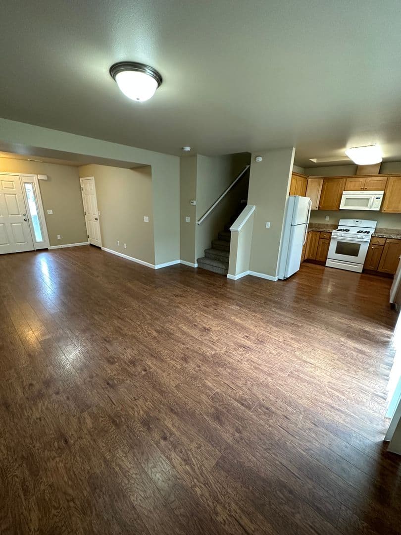 Lynden Apartment: 1967 N Prairie Ln